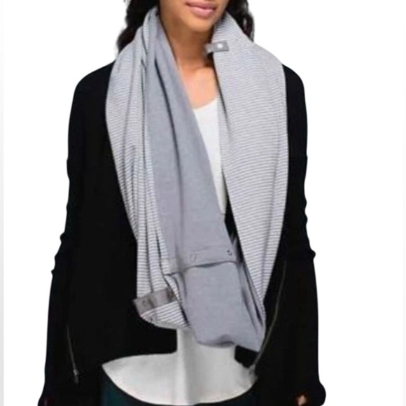 Lululemon Vinyasa Snap Infinity Scarf - Picture 3 of 8